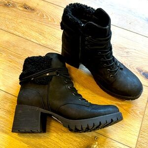 Very G Black Boots 7.5